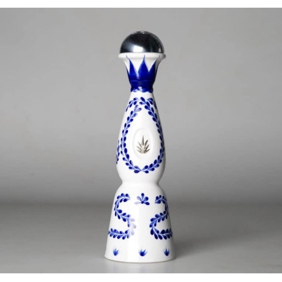 Clase Azul Tequila Reposado Blue and White Handcrafted Ceramic Decanter Bottle. - Picture 1 of 10